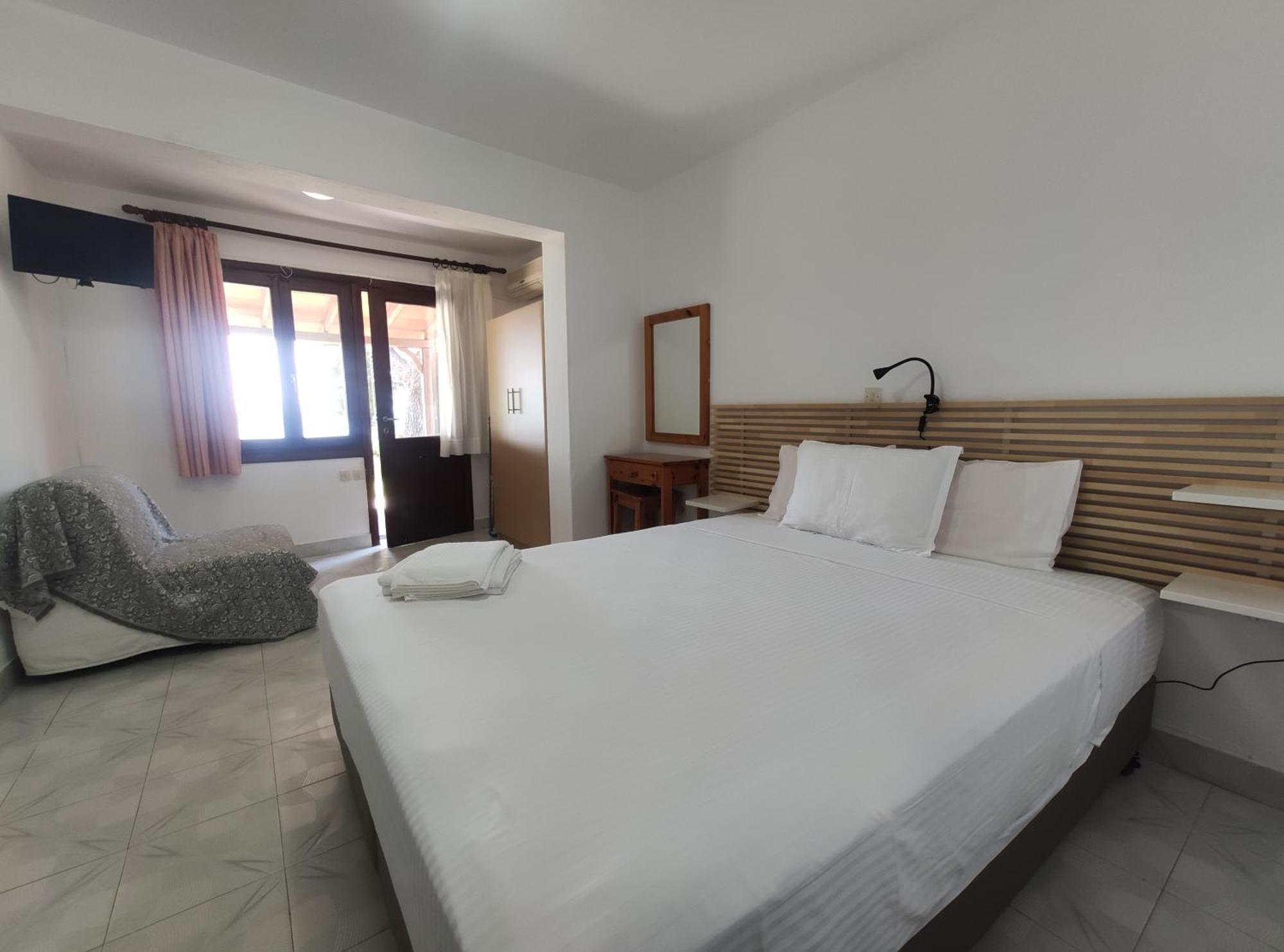 Para Thin Alos Inn Neos Marmaras Exterior photo