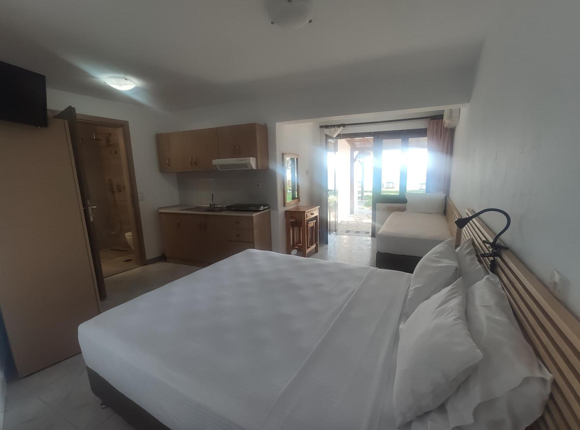 Para Thin Alos Inn Neos Marmaras Exterior photo